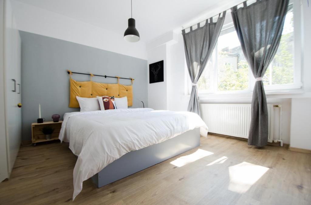 Bright Apartment Near Cismigiu And Old Town Bukarest Kültér fotó
